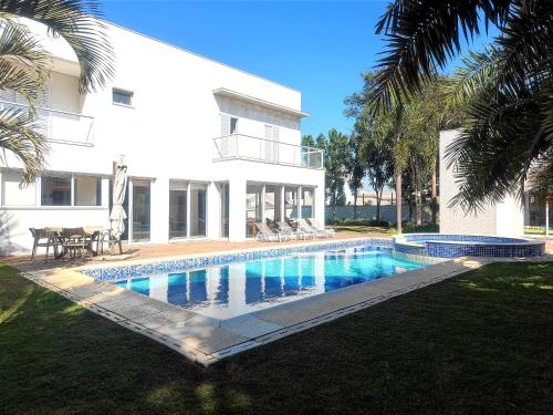 Linda Casa 4 Suítes - Condomínio City Castelo (1h de SP)