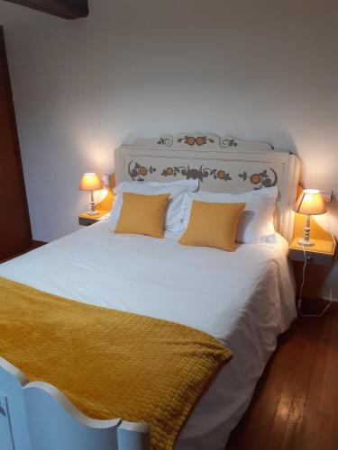 1 double bed, 2 twin beds
