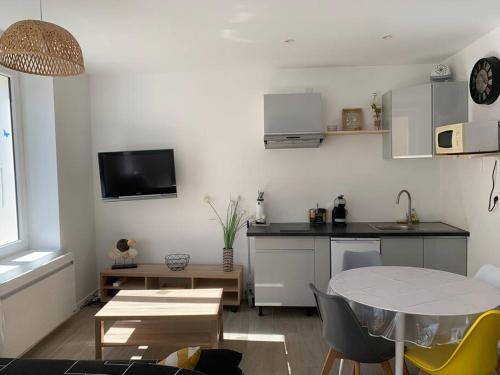 Studio 30m2 3 pers centre village in Besseges