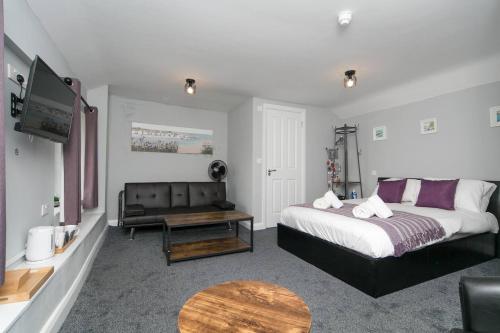 Pass the Keys Modern en-suite room in country PubRestaurant 4 Pass the Keys Modern en-suite room in country PubRestaurant 4