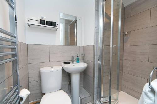 Pass the Keys Modern en-suite room in country PubRestaurant 4 Pass the Keys Modern en-suite room in country PubRestaurant 4