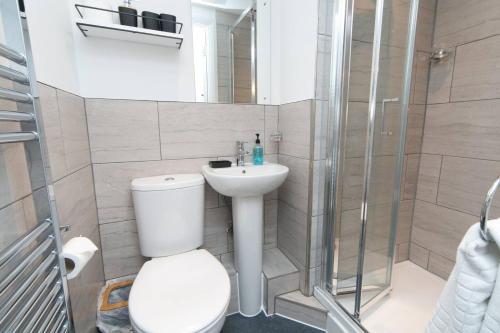 Pass the Keys Modern en-suite room in country PubRestaurant 4 Pass the Keys Modern en-suite room in country PubRestaurant 4