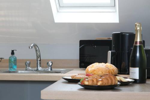 Pass the Keys Modern en-suite room in country PubRestaurant 4 Pass the Keys Modern en-suite room in country PubRestaurant 4