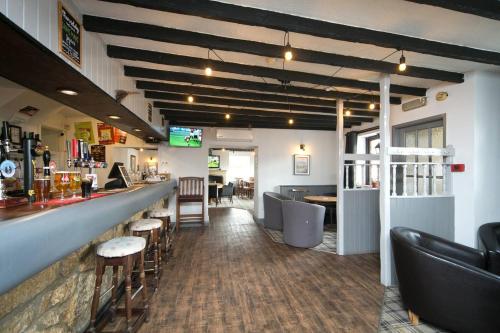 Pass the Keys Modern en-suite room in country PubRestaurant 4 Pass the Keys Modern en-suite room in country PubRestaurant 4