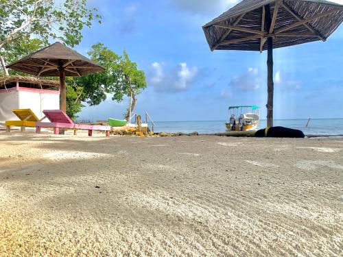 Arena Beach in Isla Tintipan
