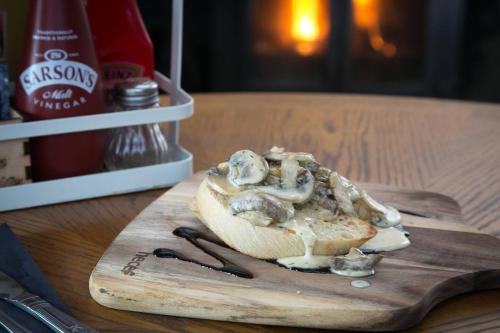 Pass the Keys Modern en-suite room in country PubRestaurant 4 Pass the Keys Modern en-suite room in country PubRestaurant 4