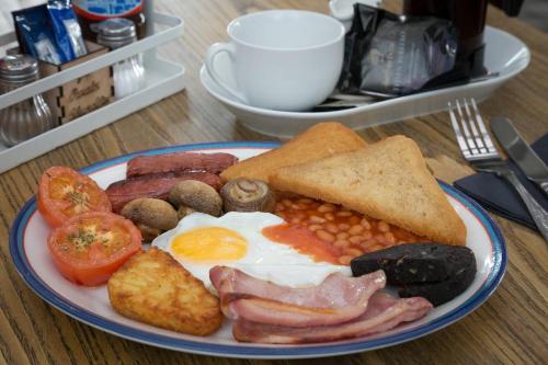 Pass the Keys Modern en-suite room in country PubRestaurant 4 Pass the Keys Modern en-suite room in country PubRestaurant 4