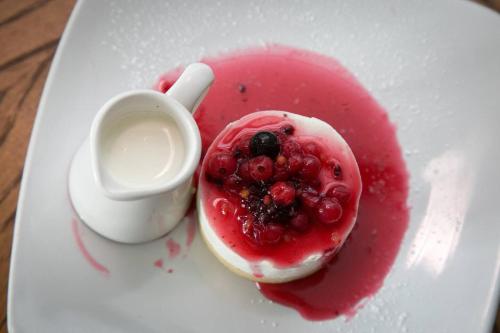 Pass the Keys Modern en-suite room in country PubRestaurant 4 Pass the Keys Modern en-suite room in country PubRestaurant 4