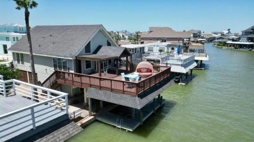 Tiki Island Waterfront Villa Oasis home away from home in Village of Tiki Island, USA