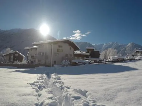 Ferienhaus Bergauf with Hot Tub in Neukirchen am Großvenediger, Österreich