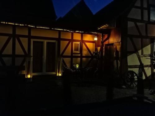A szálláshely kívülről, Ferienhaus romantisches Cottage - 2 Schlafzimmer und 2 Bäder - auf historischer Hofreite (Ferienhaus romantisches Cottage - 2 Schlafzimmer und 2 Bader - auf historischer Hofreite) in Grundau