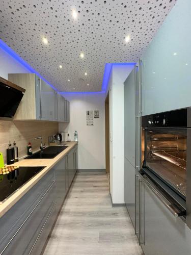 Modern Apartments Neuburg 2 - TOP NEU - 2 Zimmer, Komfort, Balkon, Wi-Fi, Smart TV, Dusche, Küche