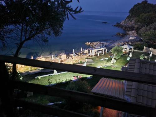 La Baia Guest House in 카리차 (에브리메니)