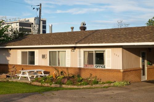 Northlander Motel