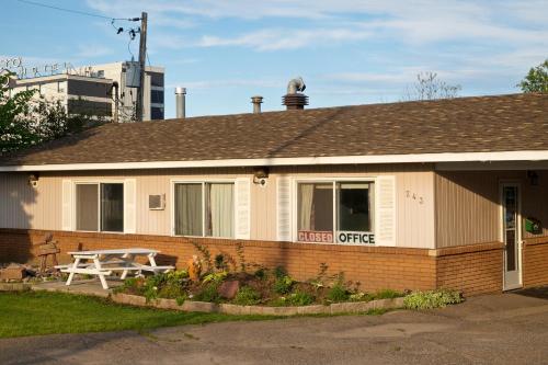 ทัศนียภาพภายนอกโรงแรม, Northlander Motel in ซอลท์สเตมารี (ออนตาริโอ)