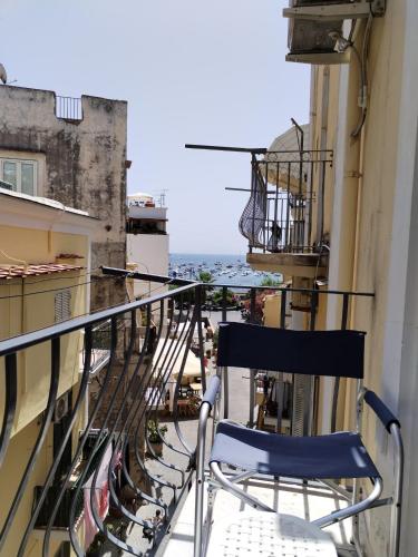 Ischia Ponte romantic apartment in the historical center and near the sea - image 5