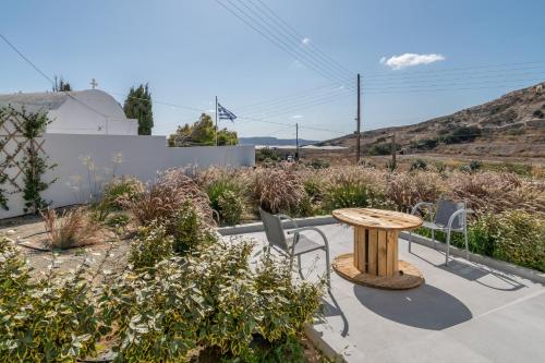 Thiopetra Villas – Milos