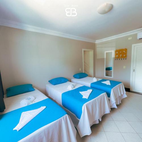 2 bedrooms, 4 beds
