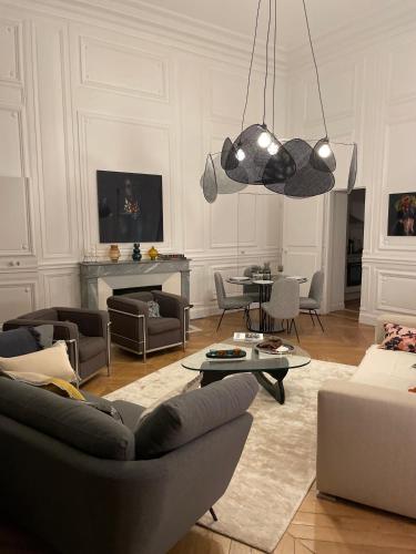 Appartement Charles Le Brun, Face au Château de Versailles, avec parking privé en sous sol