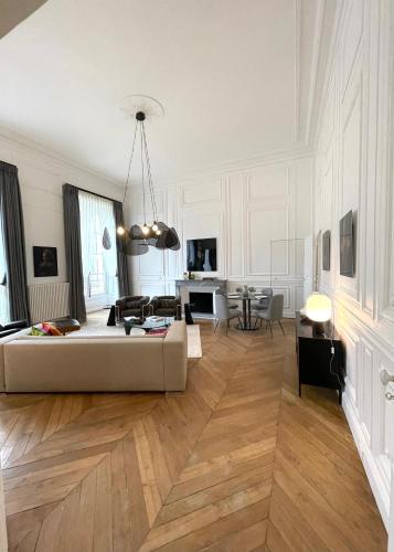 Appartement Charles Le Brun, Face au Château de Versailles, avec parking privé en sous sol