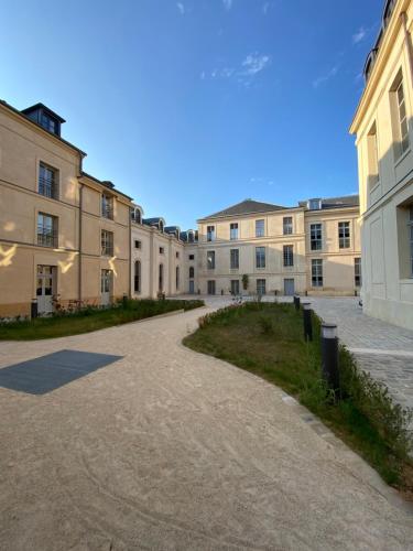 Appartement Charles Le Brun, Face au Château de Versailles, avec parking privé en sous sol