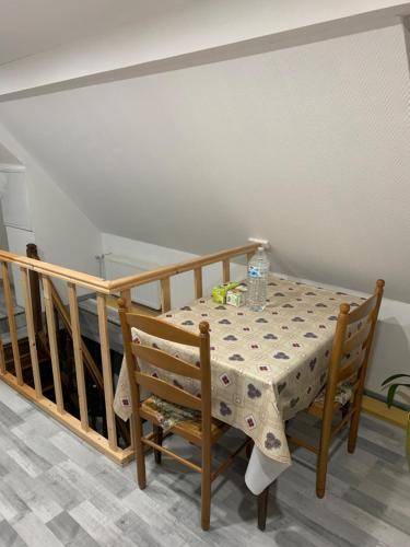 Chambre rustique avec double lit et sa salle de bain privée