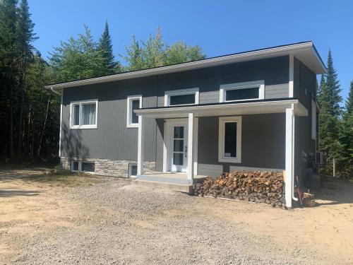 ทัศนียภาพภายนอกโรงแรม, Chalet des Grands-Ducs in เซนต์-มิเชล-เดส-เซนต์ (QC)