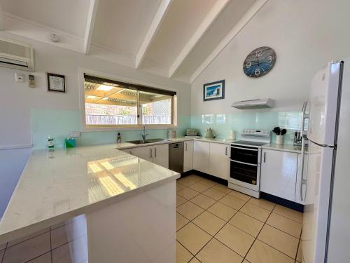 virtuve, Sunrise Villas by Charlesworth in Scotts Head