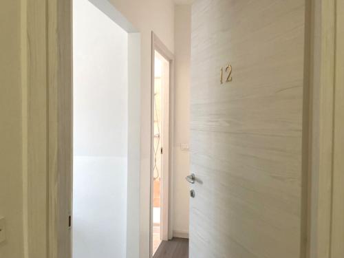 Double Room image 8