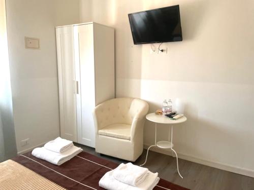 Double Room image 5