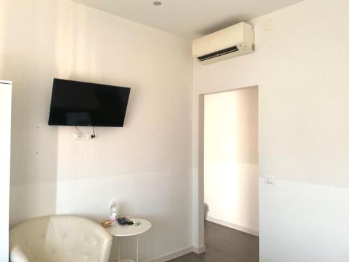 Double Room image 3