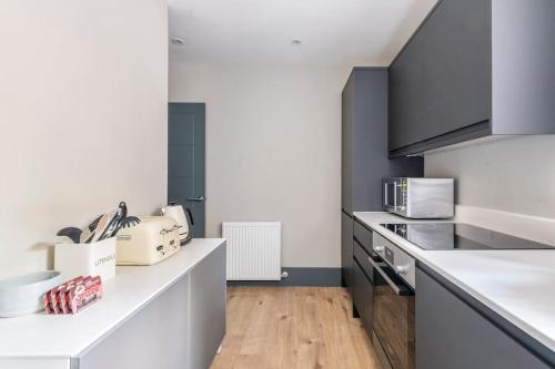 Kitchen, Immaculate 3 Bed Apartment with Private Entrance in Inverleith in Inverleith