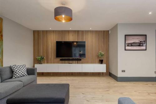 Immaculate 3 Bed Apartment with Private Entrance in Inverleith in Inverleith