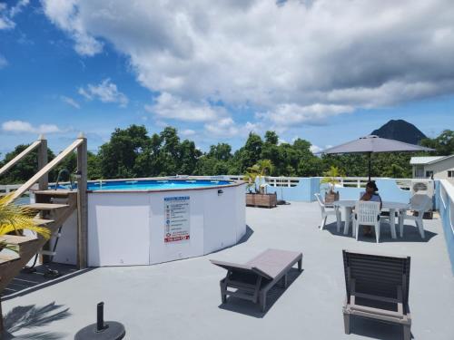 สระว่ายน้ำ, Tranquility Suites- Feels like Home in ชัวเซิล