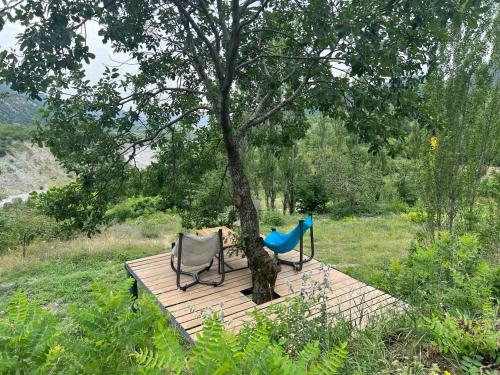 Uitzicht, Lady and Bear GH in Lahich