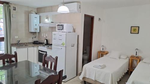 One-Bedroom Apartment image 4