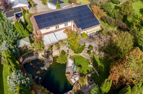 A szálláshely kívülről, Glückliche Kuh-Villa - Achtsamer Rückzugsort mit Traumgarten, Schwimmteich & Raum zum Sein - Allgäu (Gluckliche Kuh-Villa - Achtsamer Ruckzugsort mit Traumgarten, Schwimmteich & Raum zum Sein bis 18 Pe) in Mariaberger