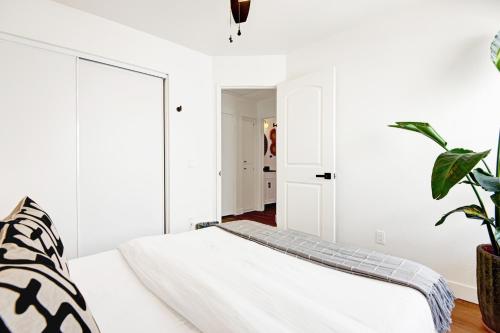 IndyOasis: pool*spa*games*BBQ*4BR2BA. Wlk2Festivls IndyOasis: pool*spa*games*BBQ*4BR2BA. Wlk2Festivls