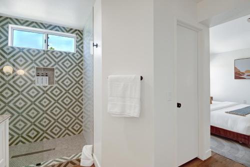 IndyOasis: pool*spa*games*BBQ*4BR2BA. Wlk2Festivls IndyOasis: pool*spa*games*BBQ*4BR2BA. Wlk2Festivls