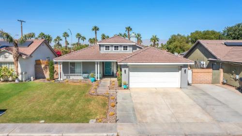 IndyOasis: pool*spa*games*BBQ*4BR2BA. Wlk2Festivls IndyOasis: pool*spa*games*BBQ*4BR2BA. Wlk2Festivls