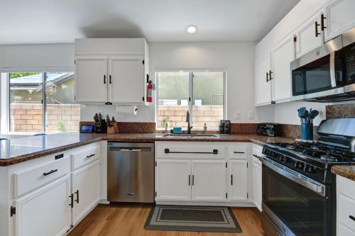 IndyOasis: pool*spa*games*BBQ*4BR2BA. Wlk2Festivls IndyOasis: pool*spa*games*BBQ*4BR2BA. Wlk2Festivls