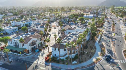 IndyOasis: pool*spa*games*BBQ*4BR2BA. Wlk2Festivls IndyOasis: pool*spa*games*BBQ*4BR2BA. Wlk2Festivls