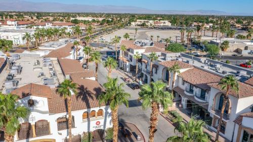 IndyOasis: pool*spa*games*BBQ*4BR2BA. Wlk2Festivls IndyOasis: pool*spa*games*BBQ*4BR2BA. Wlk2Festivls