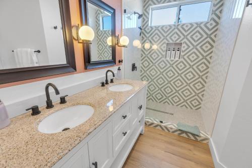 IndyOasis: pool*spa*games*BBQ*4BR2BA. Wlk2Festivls IndyOasis: pool*spa*games*BBQ*4BR2BA. Wlk2Festivls