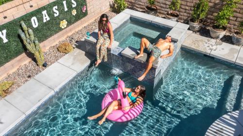 IndyOasis: pool*spa*games*BBQ*4BR2BA. Wlk2Festivls IndyOasis: pool*spa*games*BBQ*4BR2BA. Wlk2Festivls