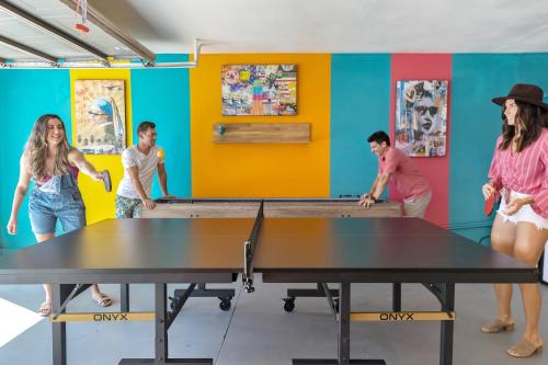 IndyOasis: pool*spa*games*BBQ*4BR2BA. Wlk2Festivls IndyOasis: pool*spa*games*BBQ*4BR2BA. Wlk2Festivls