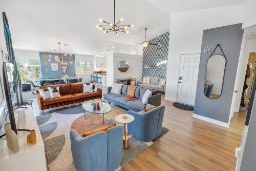 IndyOasis: pool*spa*games*BBQ*4BR2BA. Wlk2Festivls IndyOasis: pool*spa*games*BBQ*4BR2BA. Wlk2Festivls