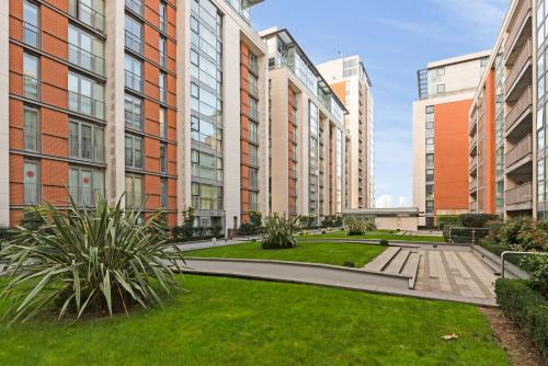 Excel 3 Bedroom Apartment Near City Airport and O2 Arena