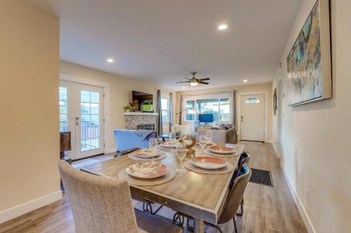 La Jolla Oasis - Pet Friendly, Large Backyard, Walk2Beach & Location! in San Diego, USA