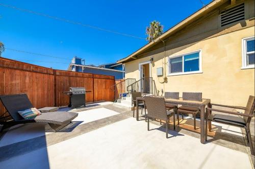 La Jolla Oasis - Pet Friendly, Large Backyard, Walk2Beach & Location! - Tap to explore photos